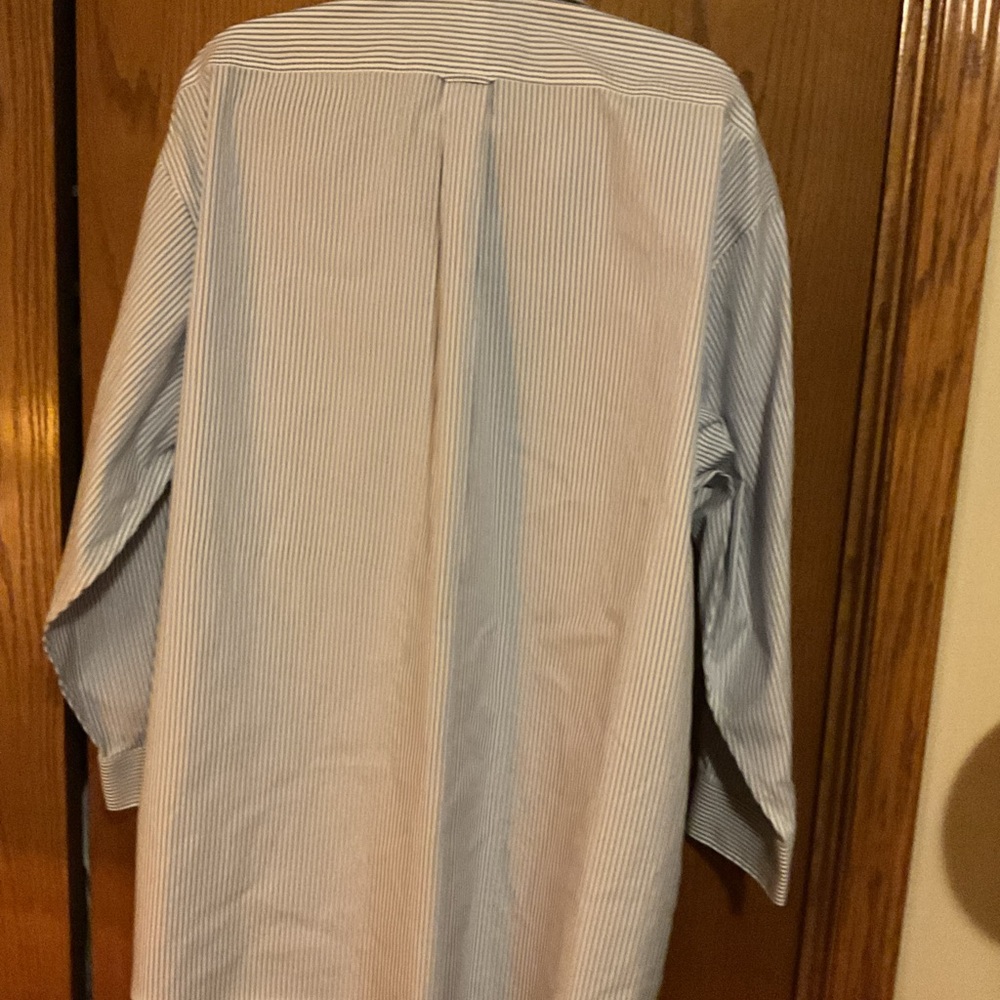 EUC Gold Label Roundtree Fitted Non-Iron Button-Down Collar Stripe Dress Shirt